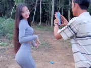 Thời trang - Sơn nữ người Ba Na gây tranh cãi khi mặc đồ quá gợi cảm và nhảy sexy để bố quay clip