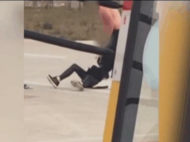 Clip Eva - Clip: Mâu thuẫn, vợ chồng cãi vã rồi đánh nhau dữ dội ngay tại sân bay