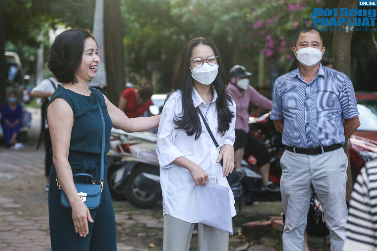 Lời động viên đầy yêu thương của người mẹ tiếp sức con gái trước buổi thi.