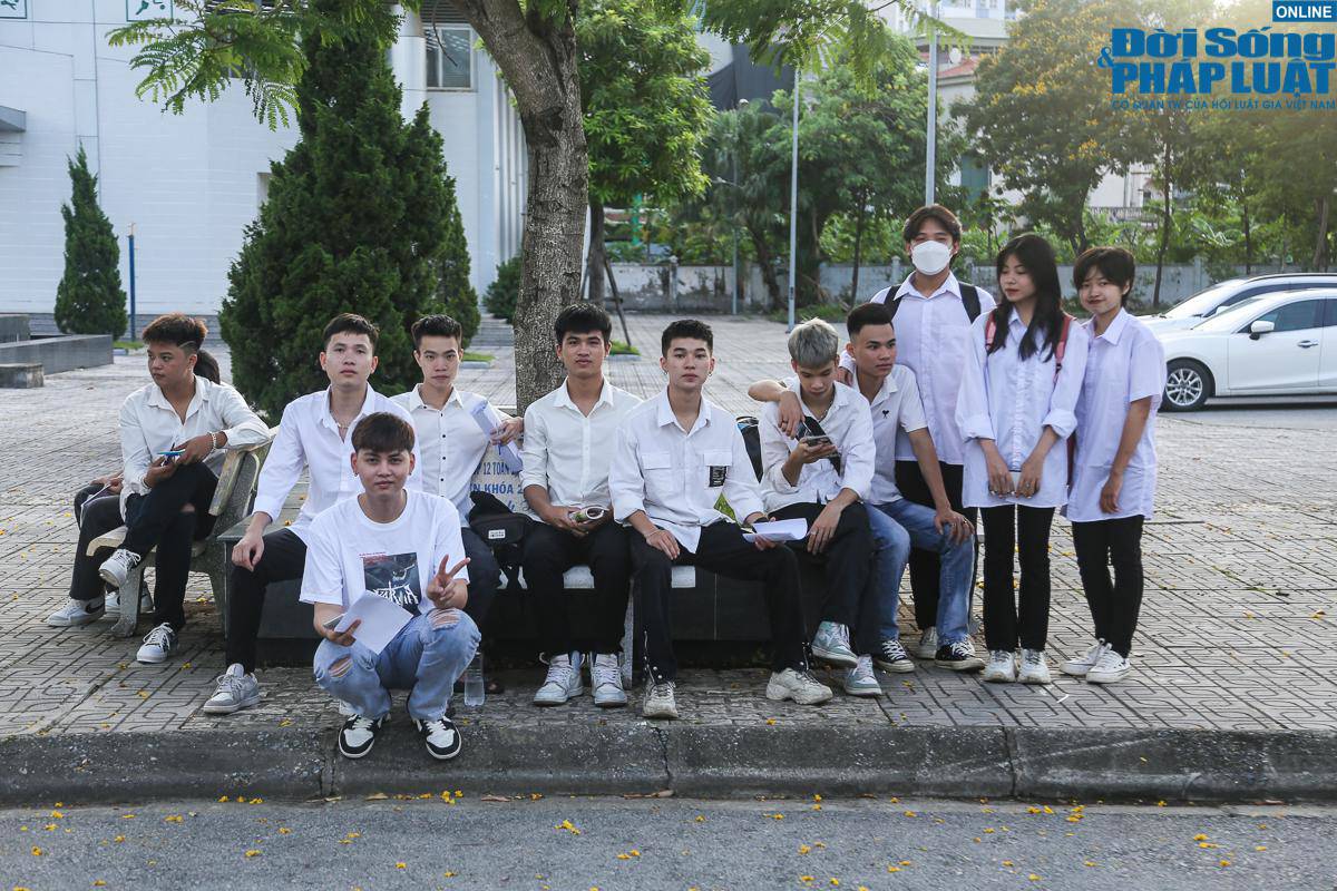 Đa phần các thí sinh dự thi đều tự tin khi bước vào môn thi đầu tiên môn Ngữ Văn và hi vọng đạt kết quả cao với môn thi này.