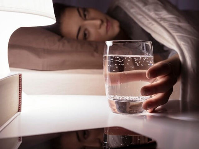 Không chỉ ăn uống, 5 thói quen liên quan tới giấc ngủ này dễ phá gan, bỏ càng sớm càng tốt