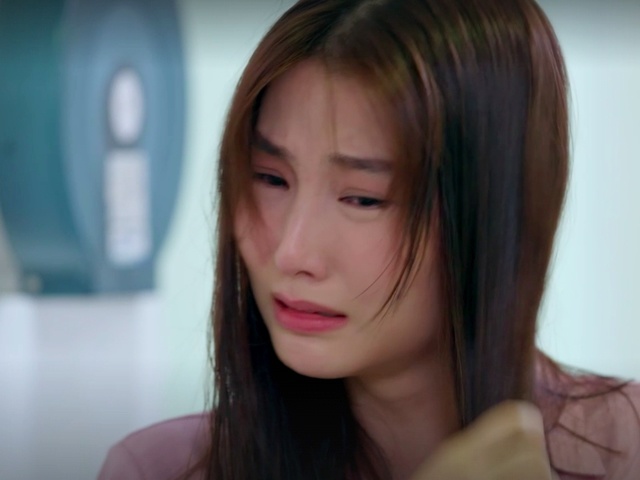 Giấc Mơ Của Mẹ: Diễm My 9x lấy tiền riêng cứu cả nhà, chịu tủi nhục đến nỗi òa khóc trong nhà vệ sinh