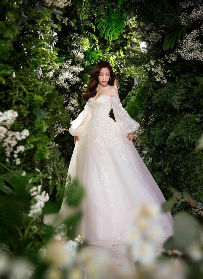 Những lần diện áo cưới gây thổn thức của Hoa hậu Đỗ Mỹ Linh, có chiếc giá 1 triệu đô la - 11