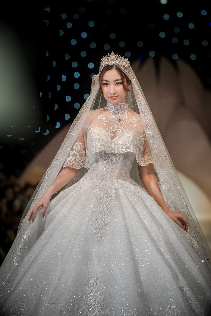 Những lần diện áo cưới gây thổn thức của Hoa hậu Đỗ Mỹ Linh, có chiếc giá 1 triệu đô la - 8