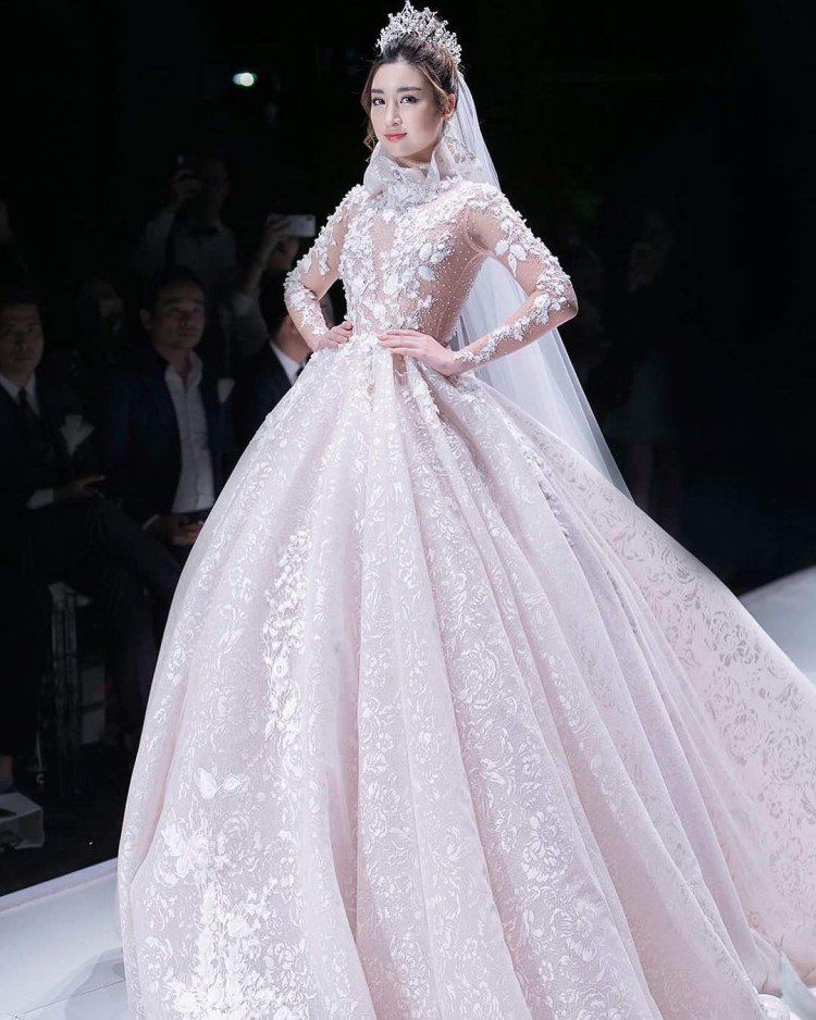 Những lần diện áo cưới gây thổn thức của Hoa hậu Đỗ Mỹ Linh, có chiếc giá 1 triệu đô la - 10