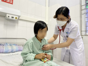 Bé gái 6 tuổi bỗng lồi mắt, tay chân run, bác sĩ kết luận con mắc bệnh người lớn