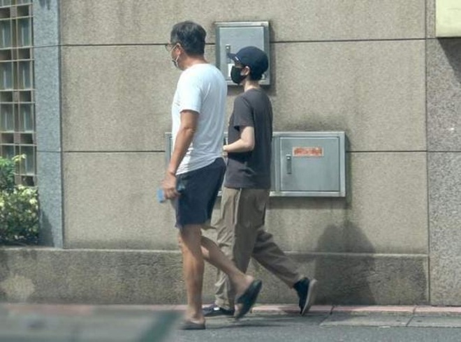 Quế Luân Mỹ bên bạn trai hơn 17 tuổi.