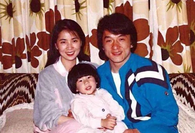 Mãi sau này, Lâm Phụng Kiều mới được Thành Long công khai danh phận.