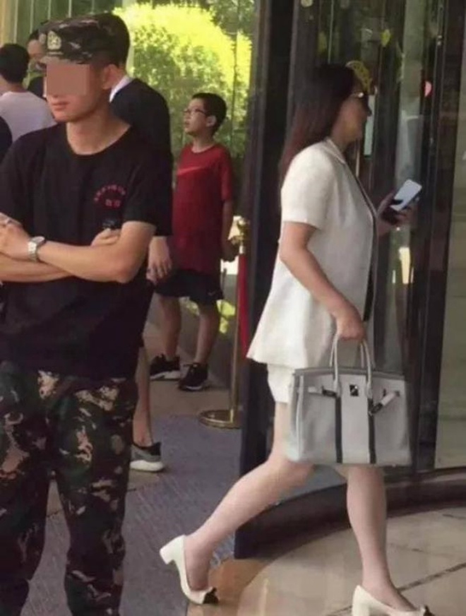 Không thể phủ nhận vợ của Thành Long thực sự phong cách và khí chất.