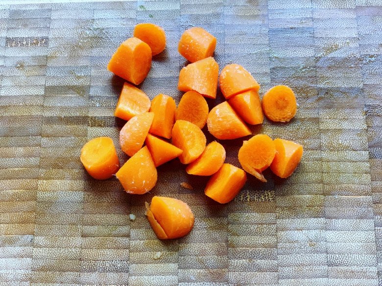 Chỉ vài phút là có cốc nước táo cà rốt mát lạnh, không những đẹp da lại giữ dáng - 3