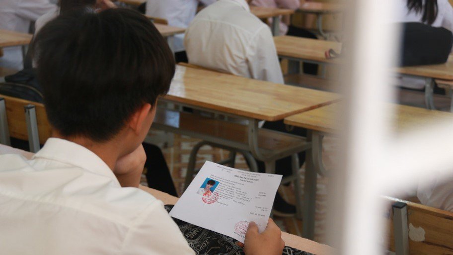 Sử dụng căn cước công dân giả để thi hộ, sinh viên bị xử lý ra sao? (Ảnh minh họa).