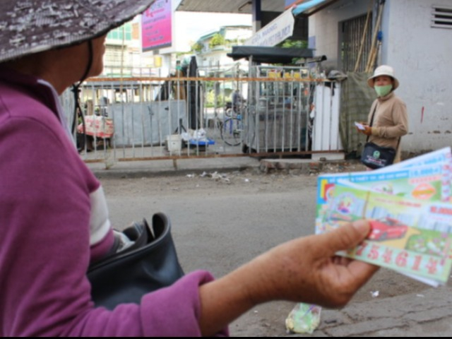 Chồng nghèo trúng độc đắc, bất ngờ có tiền tỷ và cơn ác mộng khủng khiếp của vợ