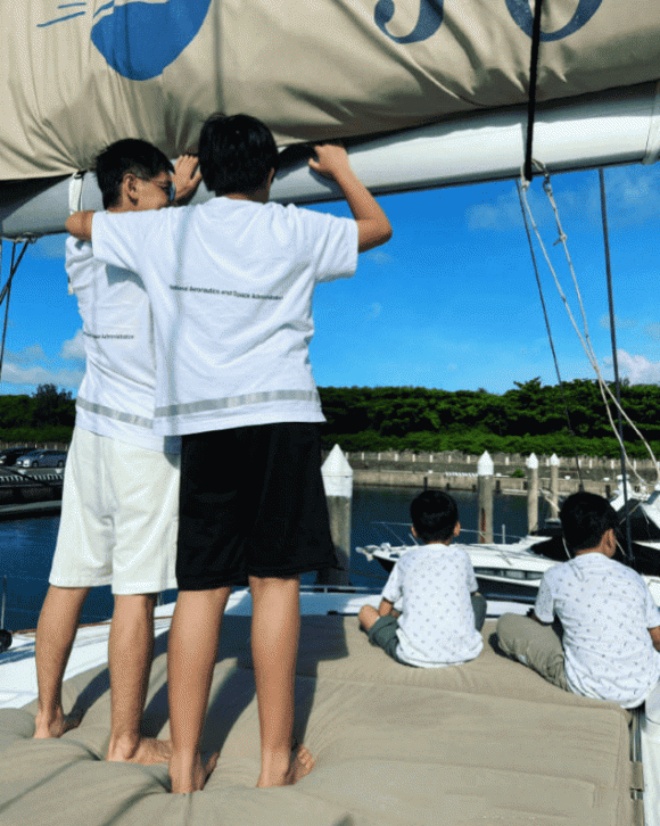 Kimi mới 12 tuổi đã cao ngang ngửa bố.