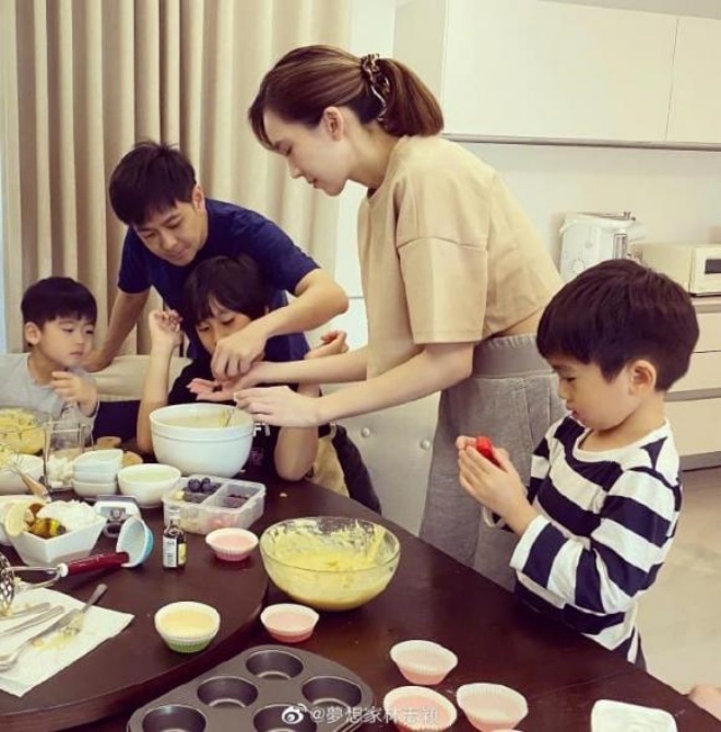 Từ khi đi học, Kimi ít lộ diện trên trang cá nhân của bố.