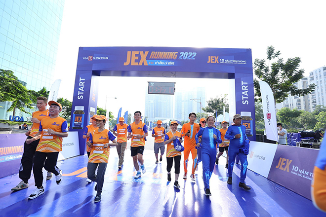 Sự góp mặt của đội hình U70 giúp không khí giải chạy JEX Running 2022 hào hứng hơn