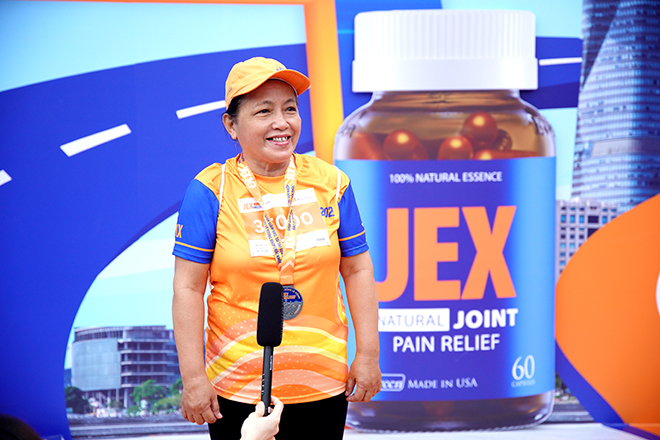 Cô Nga tham gia giải chạy sau thời gian dài chiến đấu với bệnh thoái hóa khớp