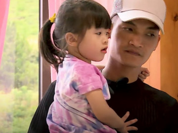 Con gái xinh xắn của Văn Anh - Tú Vi khiến Mạc Văn Khoa, Hứa Vĩ Văn toát mồ hôi