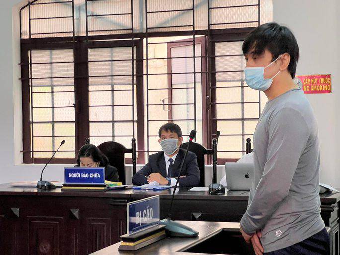 Bị cáo Nguyễn Trần Hoàng Phong tại phiên sơ thẩm lần hai