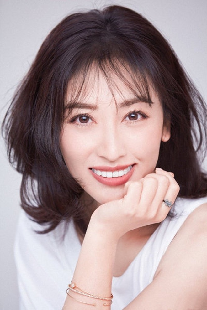 Ở tuổi 40, mỹ nhân người Hồi vẫn rất trẻ đẹp.