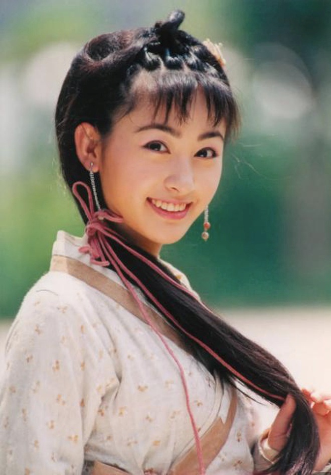 Mạch Nhã Kỳ được yêu thích vì khả năng nhập vai tốt, diện mạo xinh xắn, rạng rỡ.