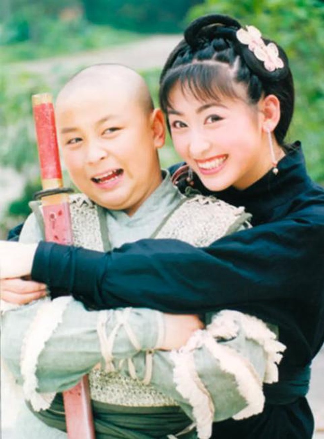 Mạch Nhã Kỳ bên Thích Tiểu Long trong Tuổi trẻ của Bao Thanh Thiên.