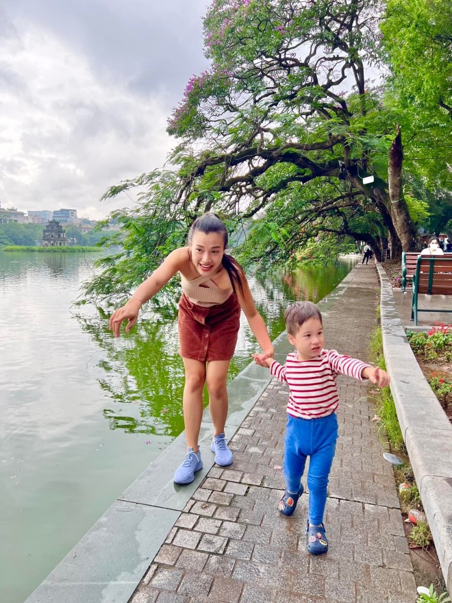 Nhan sắc mẹ bỉm sữa Hoàng Oanh ngày càng nuột nà, chồng cũ cũng phải thốt lên khen ngợi - 4