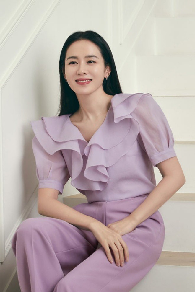 Son Ye Jin mới đăng tải hình ảnh gây chú ý lúc nửa đêm.