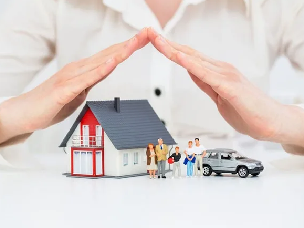 Bảo hiểm giúp con người khắc phục phần nào những rủi ro.