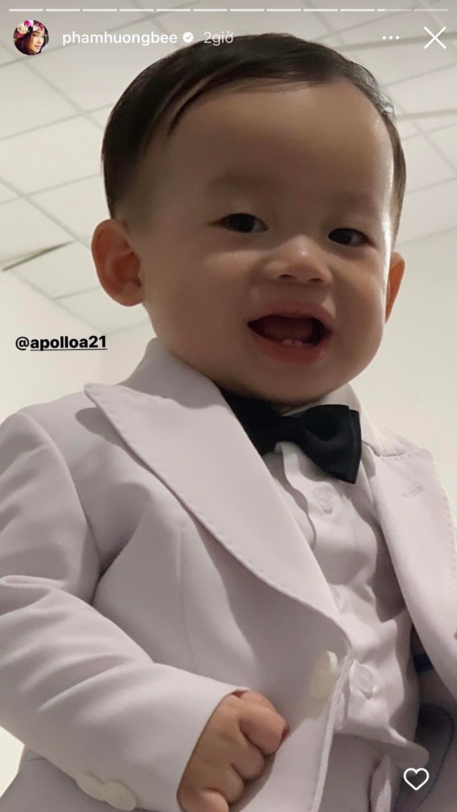 Apollo được đi chụp ảnh cưới với mẹ, nở nụ cười tươi rói.