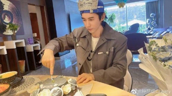 Trương Luân Thạc ở tuổi 40 vẫn rất đẹp trai.