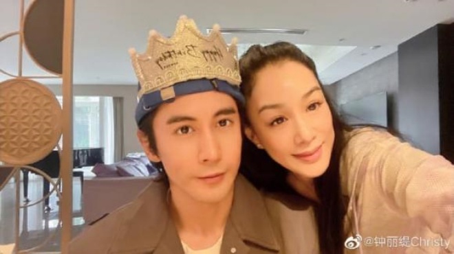 So với chồng trẻ, Chung Lệ Đề không già hơn mà vẫn rất cuốn hút.