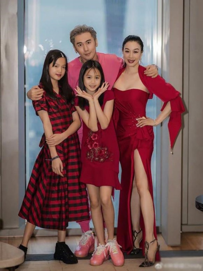 Hai nhóc nhà Chung Lệ Đề hứa hẹn là thế hệ mỹ nhân trong tương lai.