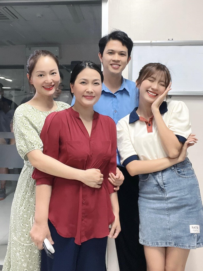 Thương Ngày Nắng Về: Đông Phong amp;#34;rủamp;#34; mọi người đi xem đám cưới Trang - Duy, bố Mậu sẽ amp;#34;hồi sinhamp;#34; ở tập cuối? - 3