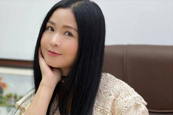 Bí quyết luôn khỏe và đẹp của MC Đặng Châu Anh là yoga và đi bộ.