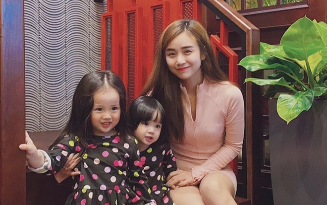 Cindy Lư đang có cuộc sống ổn định bên 2 cô con gái đáng yêu.