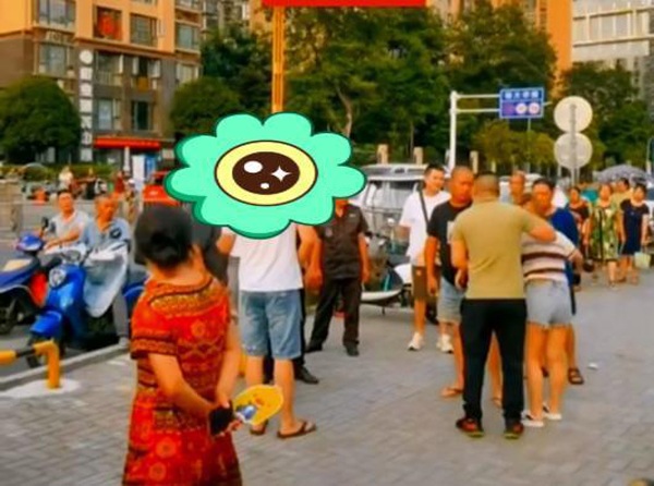 Bố chồng lao vào đánh ghen khi thấy con dâu đi với người khác, sững sờ khi nghe con dâu đáp trả - 3