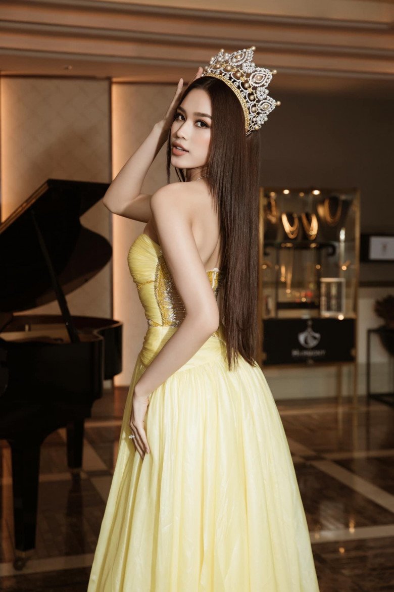 Trút bỏ váy áo hàng hiệu, Hoa hậu Đỗ Thị Hà lộ điểm lạ thường