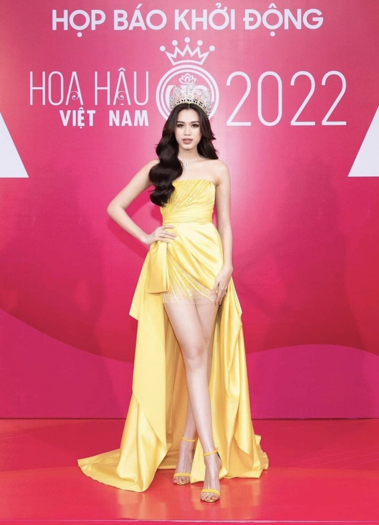 Đỗ Thị Hà lộng lẫy trong trang phục 'Nhụy Kiều tướng quân' tại Miss World