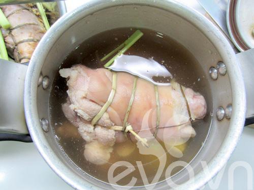 2 cách nấu bún bò Huế tại nhà ngon chuẩn vị, ai cũng làm được - 3
