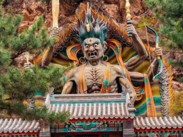 Choáng với ngôi chùa ngàn năm tuổi nổi tiếng với vẻ ngoài kỳ dị, bước vào chỉ thấy sợ