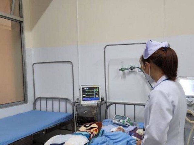 Bé gái gần 2 tuổi nghi bị bảo mẫu bạo hành: Chấn thương sọ não, dập phổi