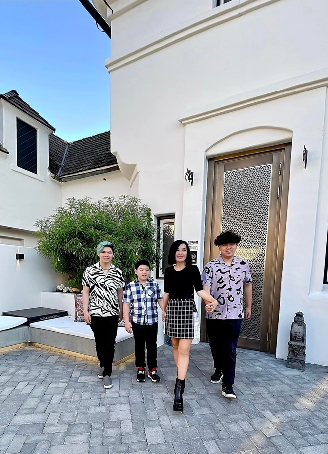Sao Việt 24h: Lều Phương Anh khoe con trai bụ bẫm mới sinh với bạn trai giấu mặt được cho là đã có gia đình - 10