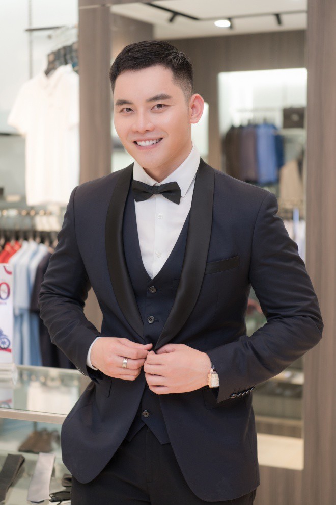 MC Mạnh Khang đảm nhận nhiệm vụ dẫn dắt chương trình.