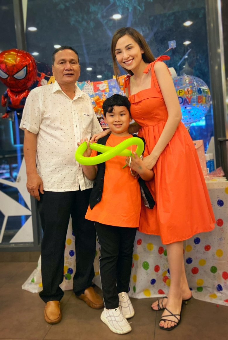 Con trai mới 7 tuổi, Hoa hậu Việt đã chuẩn bị sính lễ cưới vợ: Vương miện hơn 1 tỷ, 606 viên đá quý - 6