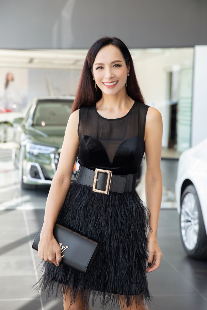 Cựu siêu mẫu Thúy Hạnh vẫn giữ được vẻ ngoài trẻ trung, dáng chuẩn dù rời sàn catwalk đã lâu.