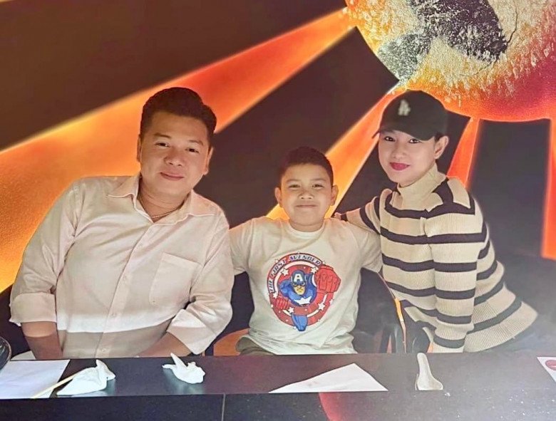 Sau gần 8 năm bố mẹ ly hôn, con trai MC Quỳnh Chi tự hào khi lần đầu được ngồi ăn cả gia đình - 5