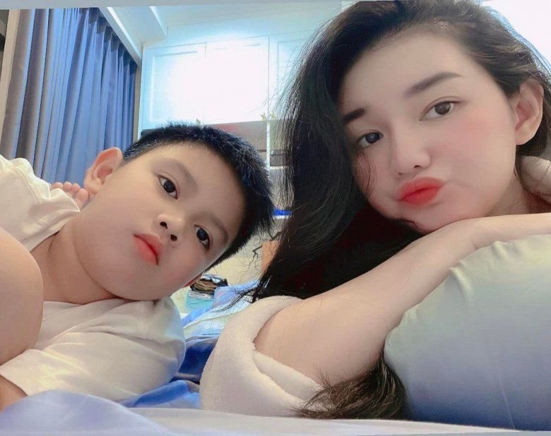 Sau gần 8 năm bố mẹ ly hôn, con trai MC Quỳnh Chi tự hào khi lần đầu được ngồi ăn cả gia đình - 13