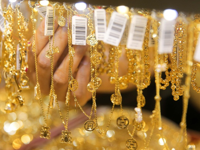 Giá vàng hôm nay 21/7: Giá vàng thế giới mất mốc 1700 điểm