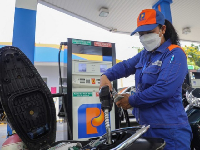 Giá xăng hôm nay 21/7: Giá xăng Việt Nam chiều nay sẽ giảm mạnh về mốc 25.000 đồng/lít?