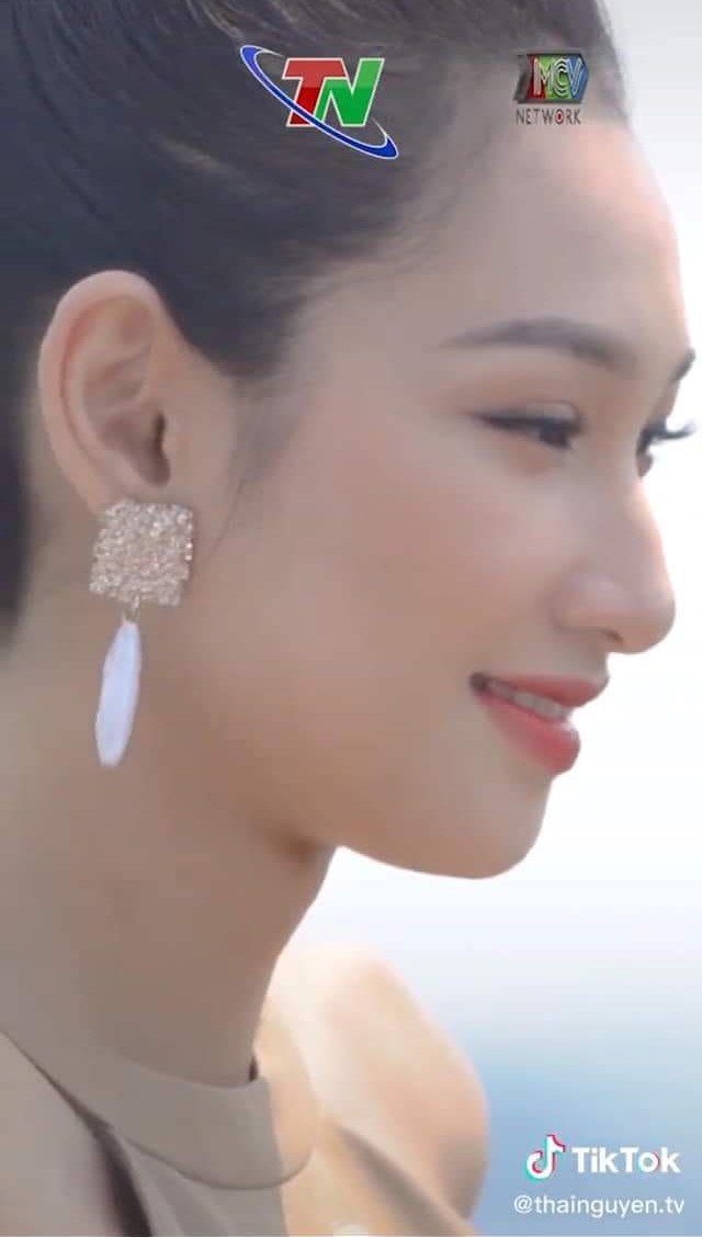 Góc nghiêng đắt giá của mỹ nhân gốc Quảng Trị.